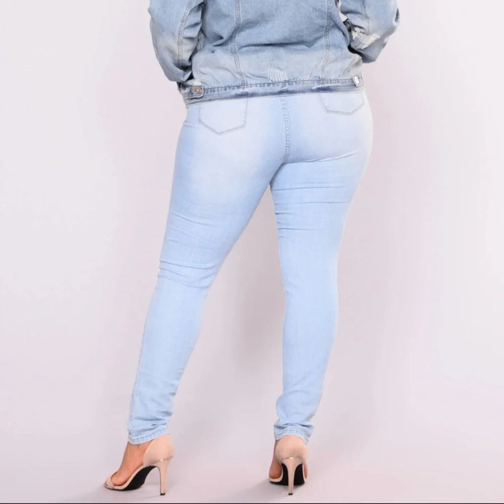 Fashion Nova Light Blue Jeans - Picture 6 of 9